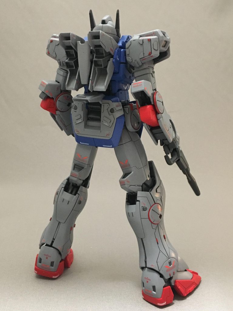 背面です。デカールはマーキングシール、水転写及びドライデカールを用いており、オーバーコート、トップコートでどれだけ目立たなくなるか知りたかったので実験的にこの3種類を使用しました。