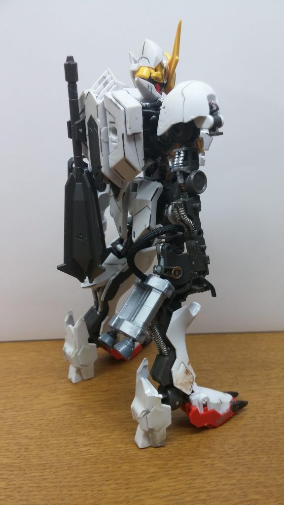 右足のブースターも試作品の様に作った｡
とりあえずリード線付けとけば整備感出るだろ