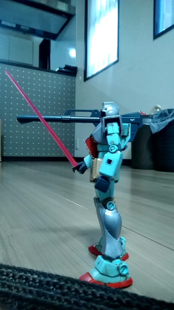 横から
バズーカが、長いですね。