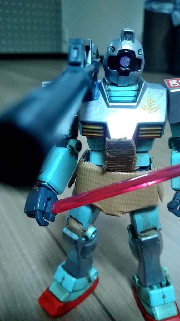 バズーカは接着剤で取り付けました。