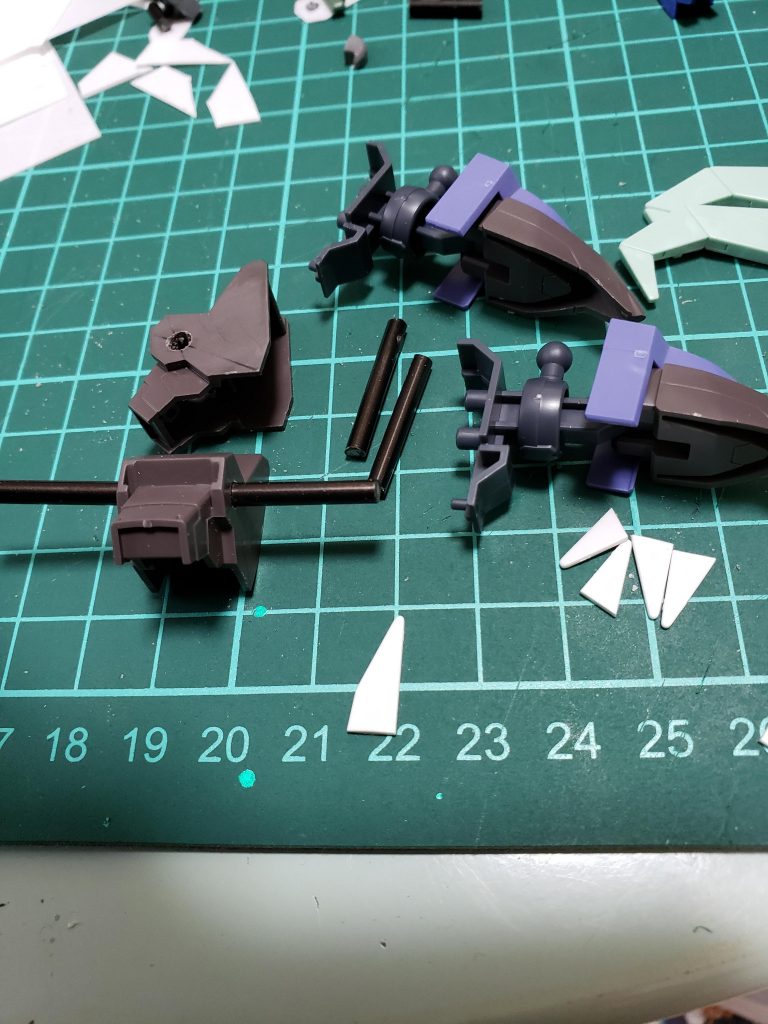 踵に３㎜穴開けてランナーを挿して内側をパテで埋めてます