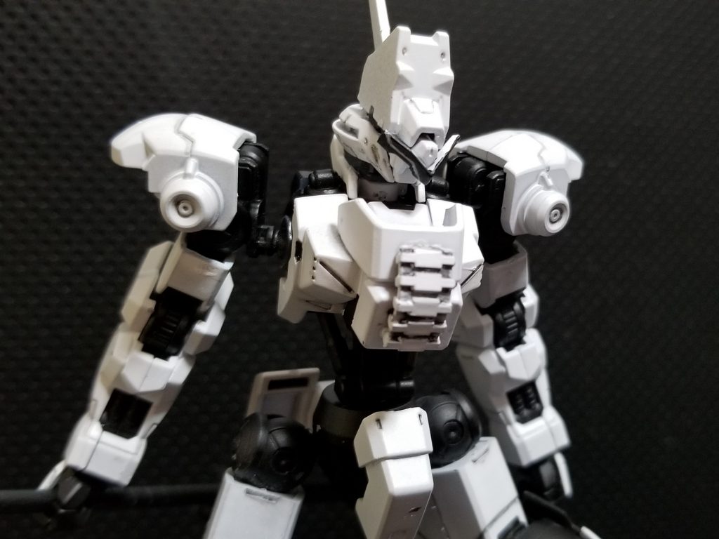 一応、白い線のような目があります