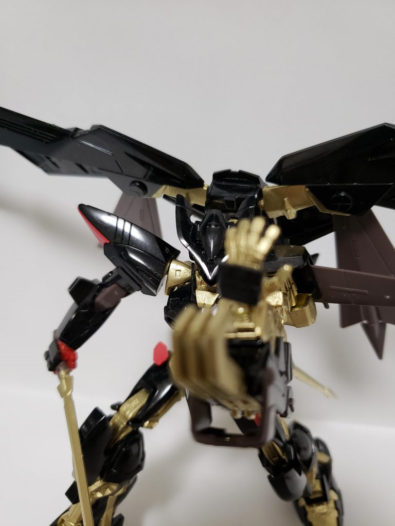 左手は金に
(俺のこの手が金に光る!勝利を掴めと轟き叫ぶ)