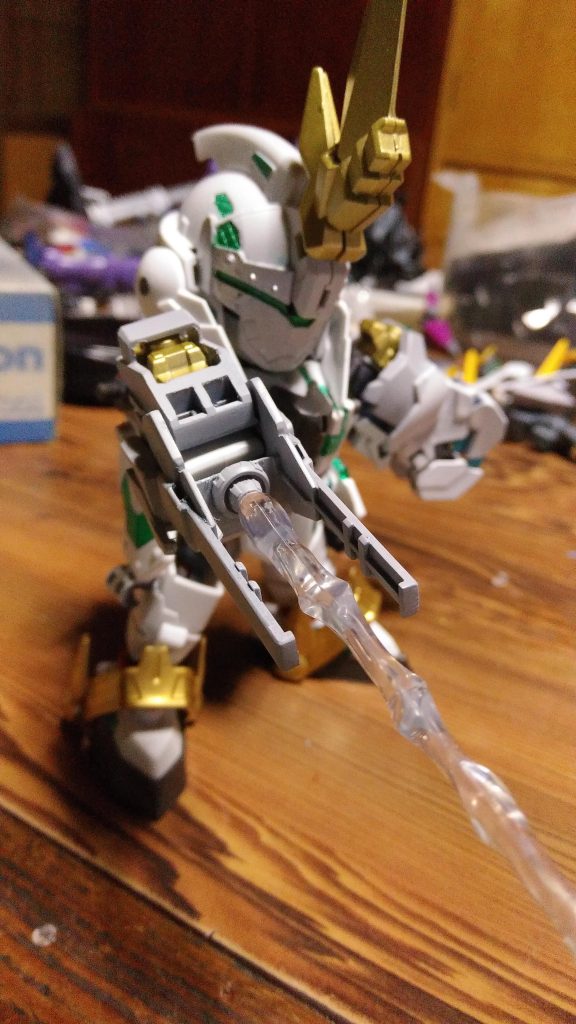 ドラゴンショットの改装点
ビーム砲の部分をカットして、ビルダーズパーツの「MSサイトレンズ」を使用してディテールアップ♪