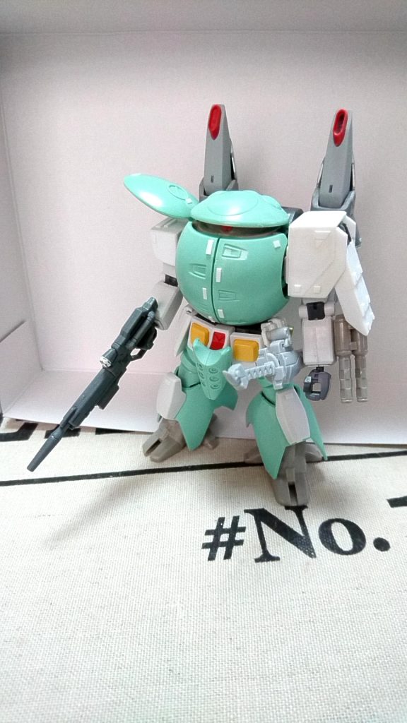 左肩パーツはガンダムの肩パーツを軸に
プラ板で製作

所々、チップを散りばめ、
ディテールアップも頑張ってやってみました！

左腕のハンドガンは不採用
