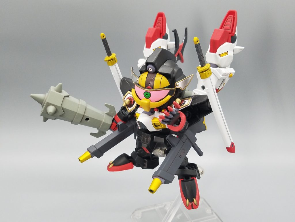 本格的な武者姿となった暴流刑之(ヴォルケーノ)は打突棍 脳塹辣(ノウザンラツ)を振るい、頑駄無軍団を蹴散らす。