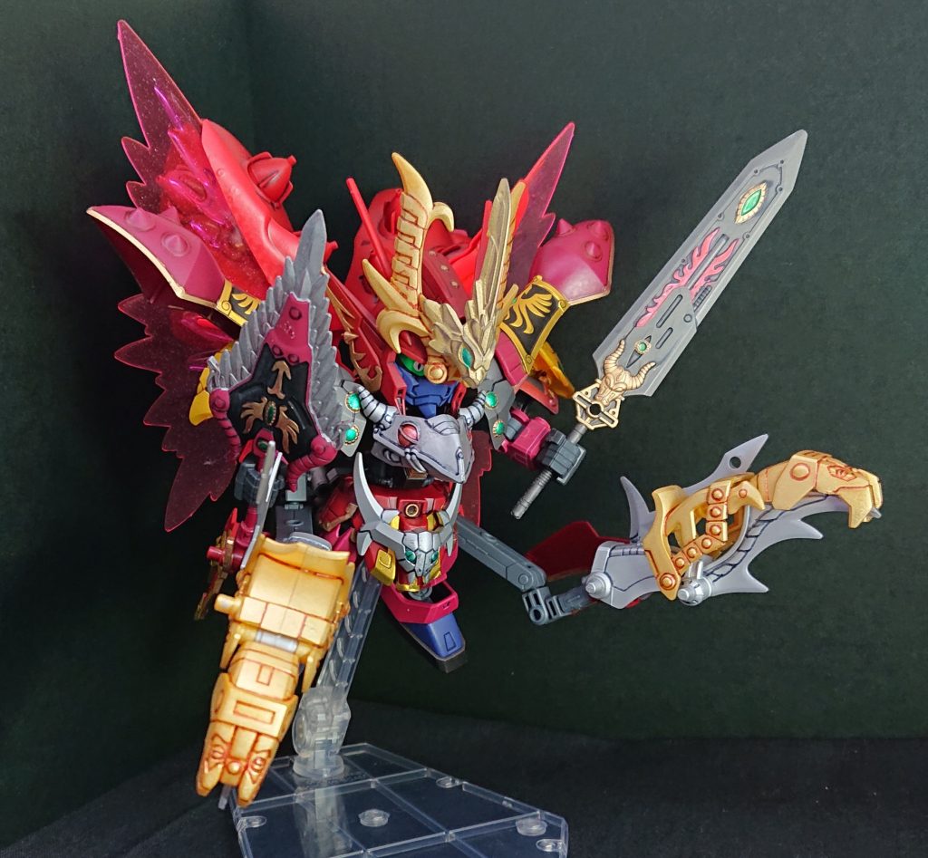 【武器？その4】 最後に、羽はBB戦士デスティニーガンダムのものをそのまま使用しているので、光の翼を展開できます。✨ (手抜きではないです。(-_-)3回目…。良いものはそのまま使わないと💦)