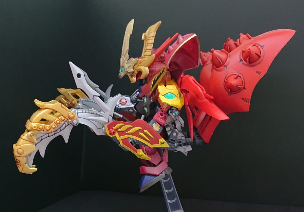 【横】 魔装モードの爪やナイチンゲールのファンネルコンテナなどの接続は、今回もバトルアームアームズやボールデンアームアームズを使用しています。 こういう接続パーツが売られているのはホントに助かります(^^;