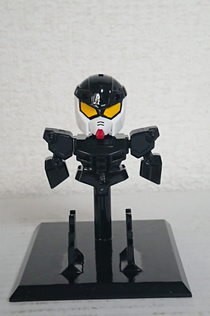 BB戦士にあってLGBBにない「鎧台座」。
こちらも肩に磁石を仕込み、ピンの一部を除去しました。