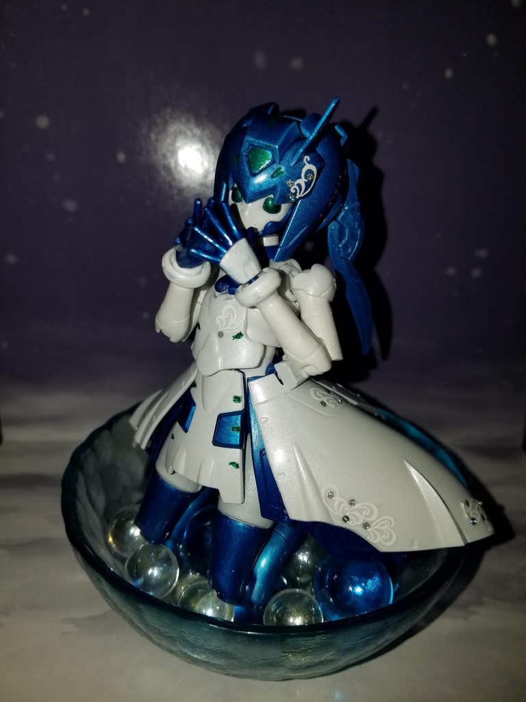 スカートを短くしたからガラスの小鉢にピッタリ入ったよ