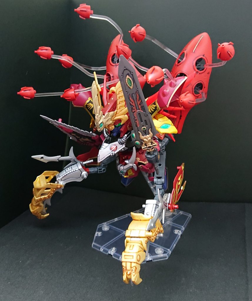 【武器その3】 さらに、SDCSナイチンゲールのファンネルもそのまま使用します。プラ棒使えば射出状態に✨ (手抜きではないです。(-_-)2回目)