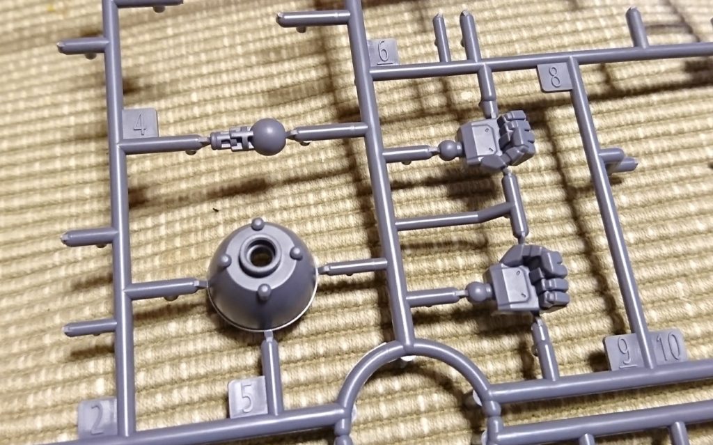 スラスターノズルが一つと、握りこぶし一対が余剰になります。