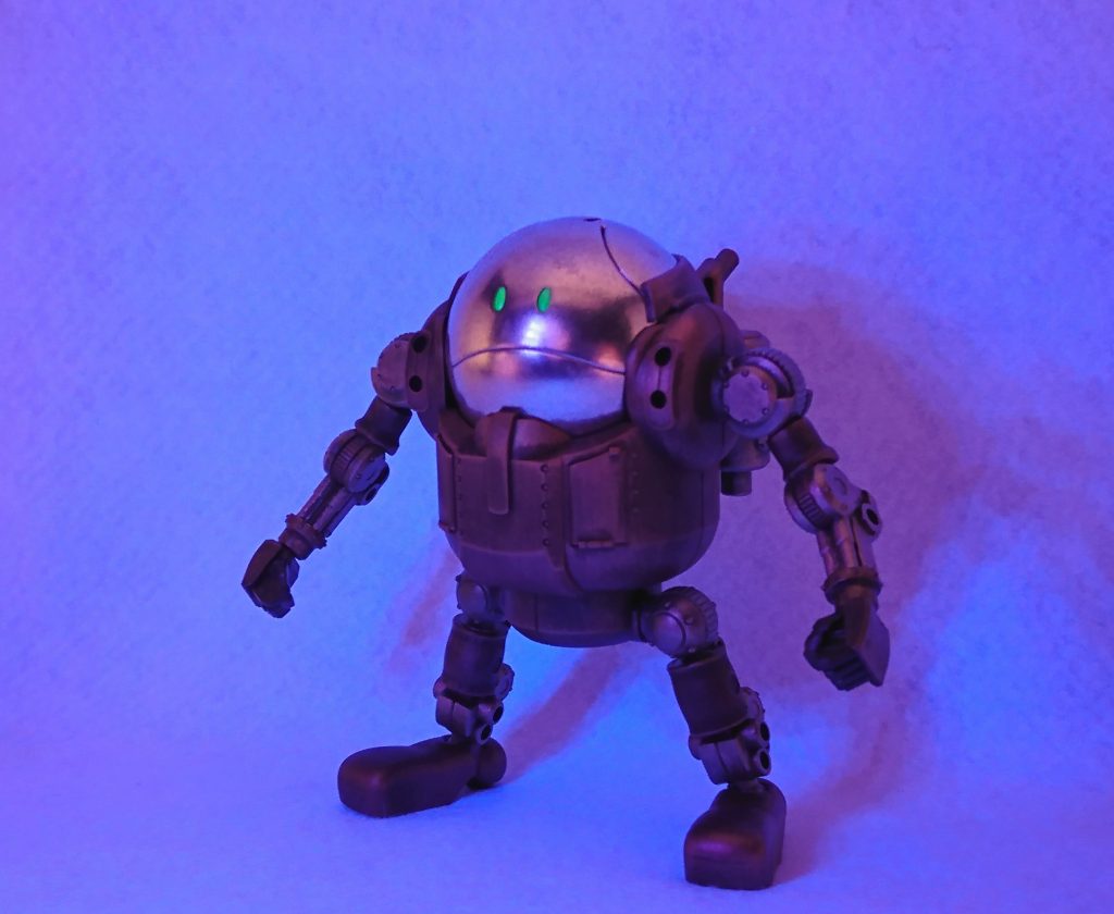 ハロ本体はシルバー。
お目目は蛍光グリーンの後、UVレジンでぷっくりさせました。
ブラックライトでちょっと光る。