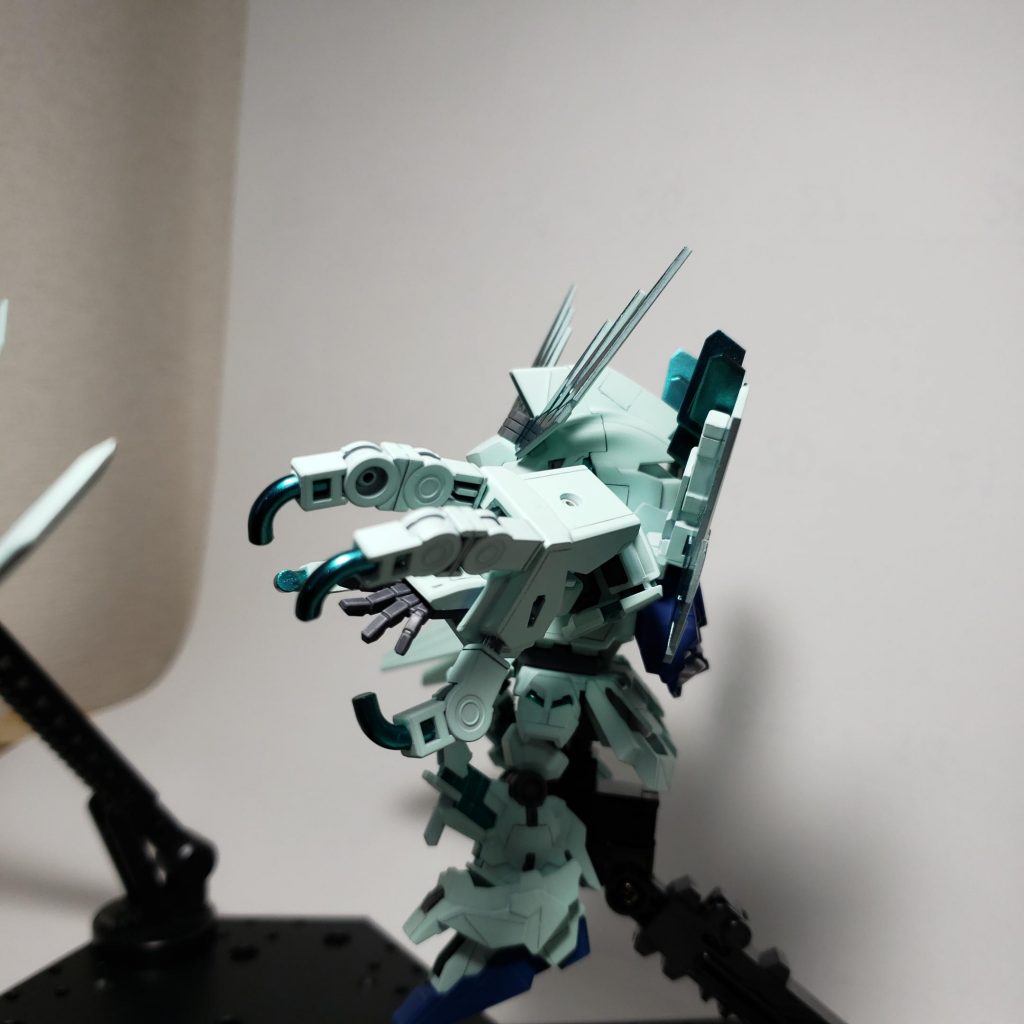 ジャンクパーツとバインダーガンのパーツとランナーで作りました