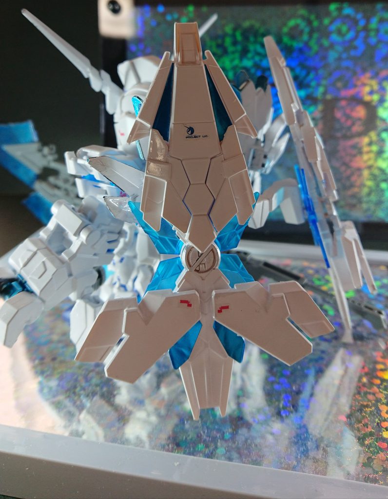 左うしろ。フェネクスの懸架アームはジョイントで軸を延長してあります。