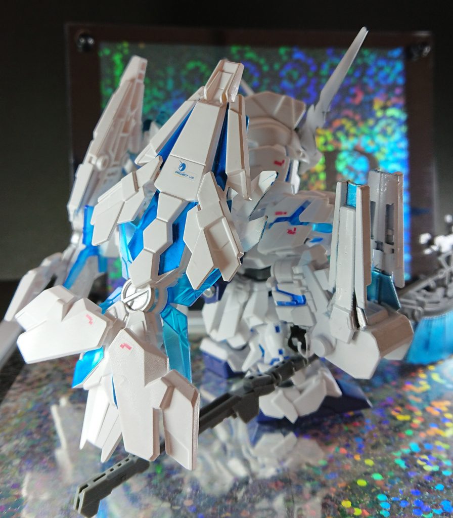 右うしろ。クリアパーツにはクリスタルカラーのサファイアブルーを吹いてあります。