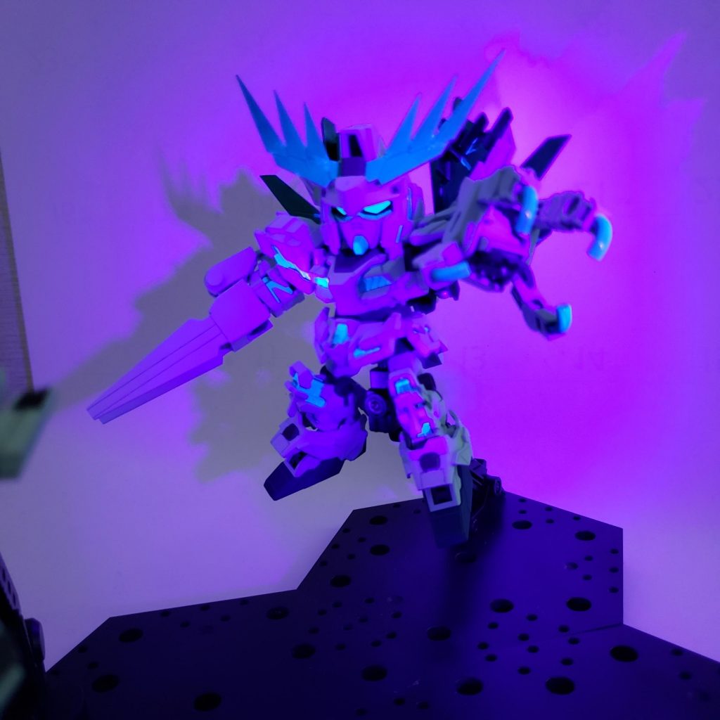 ペルフェクティビリティのサイコフレームの色を再現できるように蛍光クリアで塗装しました