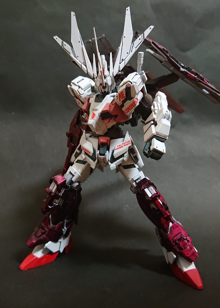 バンシィだった部分はラップ塗装です。
ちょっと独特な赤の出方してます(^_^)ノ