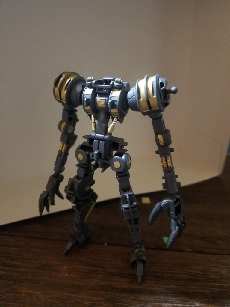 オリジナルガンダムフレーム。
肩にもエイハブリアクターが搭載されていて、本体の2基と合わせて計4基というメチャクチャな設定( ̄▽ ̄)