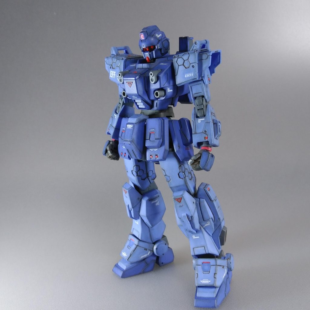 印象的なハニカムパターンとパネルラインをスジボリしました