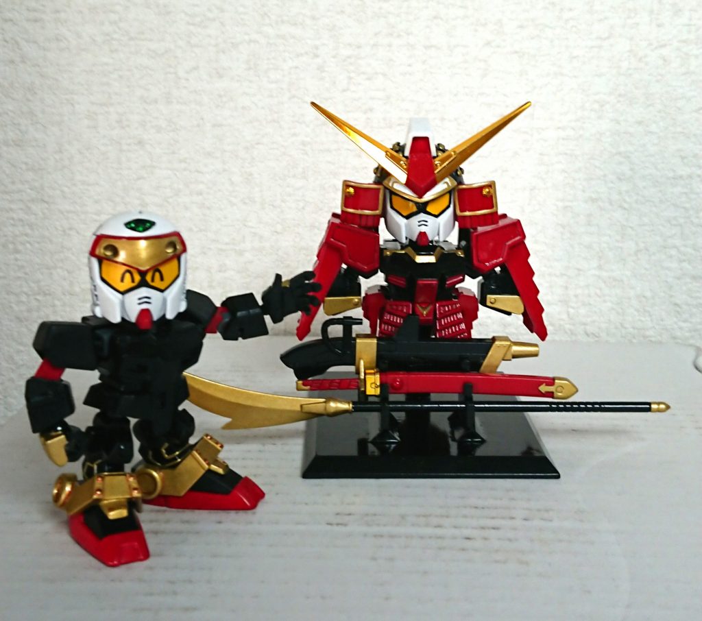 台座に鎧を取り付け!
BB戦士の台座は銃を置く場所はないんですが、この台座は銃を置ける様になって♪