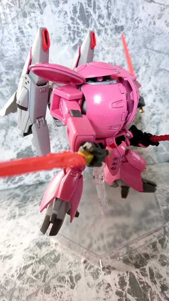 分離させてあるビームサーベルを使用して二刀流