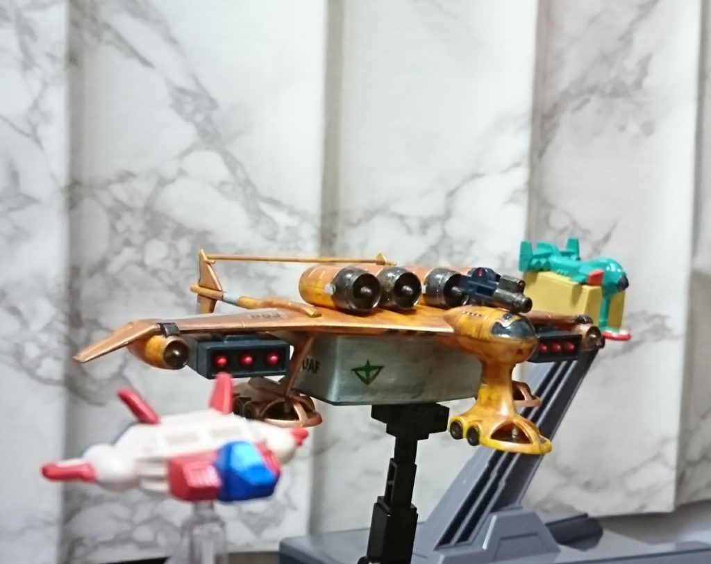 コア・ブースターを護衛に任務中。
やっぱり、戦闘機とセットで飾ると映える…！