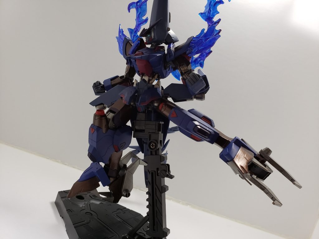 鉤爪による追撃が待っている