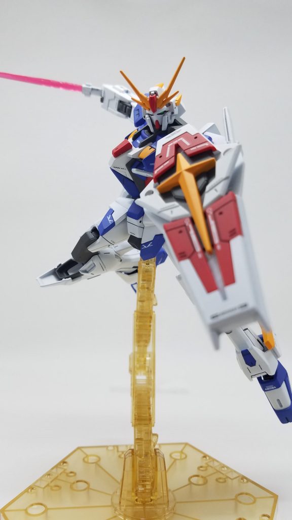 ビームサーベル構え
シールドにサーベルをマウントしてるのが好みなんです