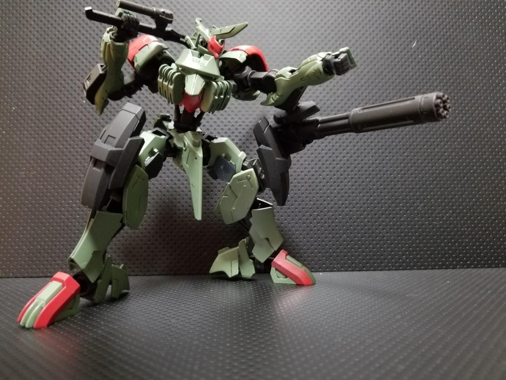 この機体は現在支援機として運用されている、ガトリングガンが想定通りの威力を発揮していれば前衛機としての立ち回りも可能だったのだが……。