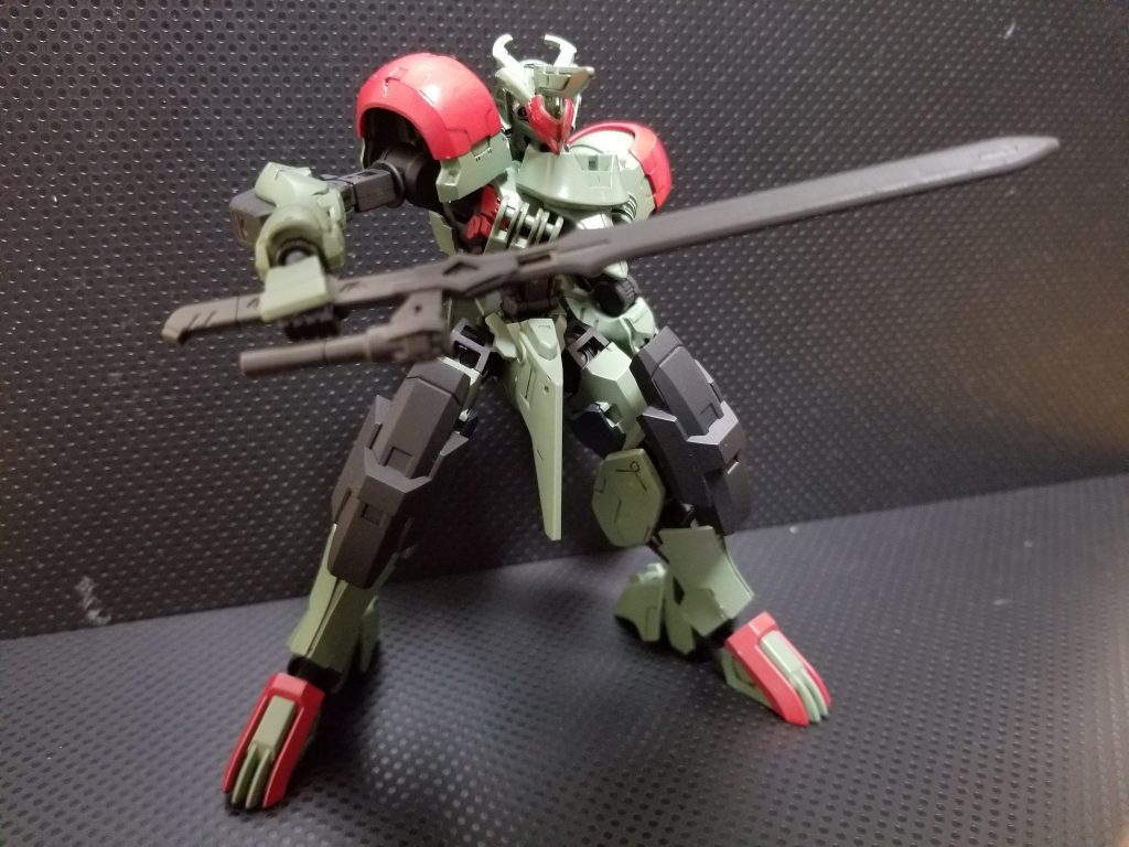 試作ロングソード。
軽く、間合いを保っての戦闘に向いている。
ワン・ウルフ専用に作られたものではあるものの、開発者は「今考えたら専用装備にする意味はあまり無かったかもしれない」と発言している。