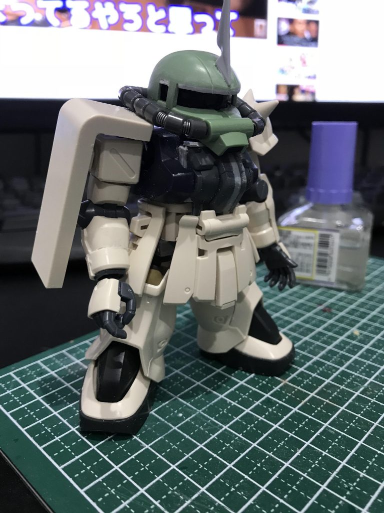 腕の短縮と頭部のモノアイ部分にプラバン
アンテナをジャンク部品から取付