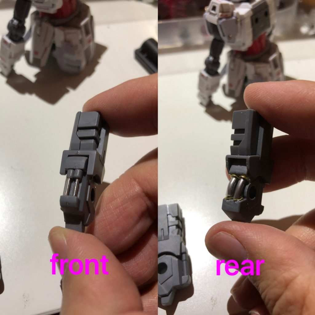 脚間接のパイプ部は切り抜いてメタルパーツに置き換えました。