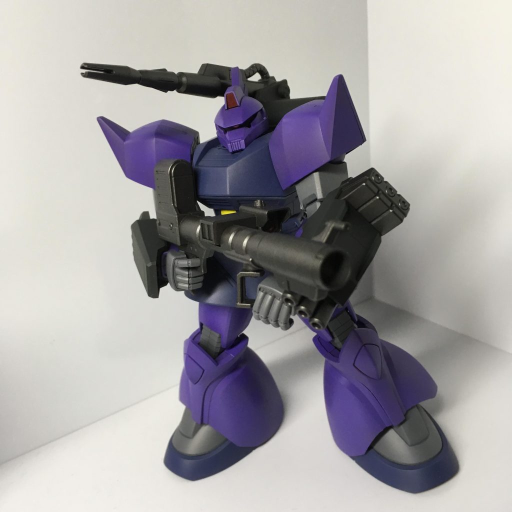 ロケットランチャーをジョニゲルから拝借しました。武器系はタミヤのNATOブラック+ガンメタルで塗装しています。