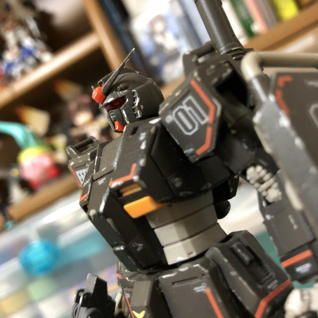 オリジンは父親が漫画を集めていたので小さい頃ちらっとしか見たことないのでよく知らないです。
MSDやMSVもよく分かってません(笑)
ただ、こいつは渋くてカッコよかったので組んでみたかったんです…