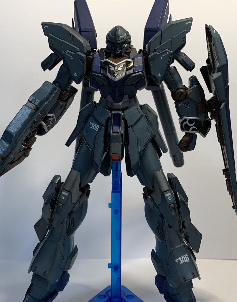 正面から。軍用カラーに近いものがいいなと思い、白よりもこちらのカラーを選択