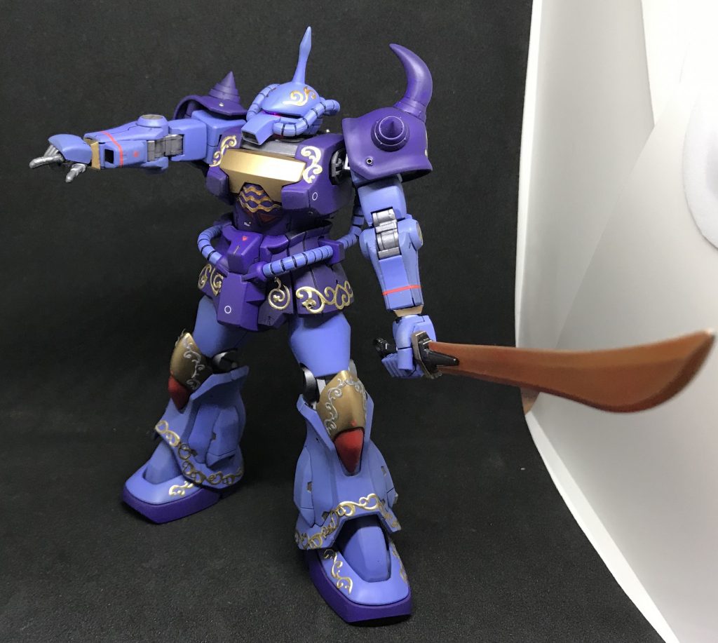 ヒートサーベルは、シルバー下地にクリアオレンジで塗装しています。
指差し用ハンドパーツもビルダーズハンドを加工して作成しました。