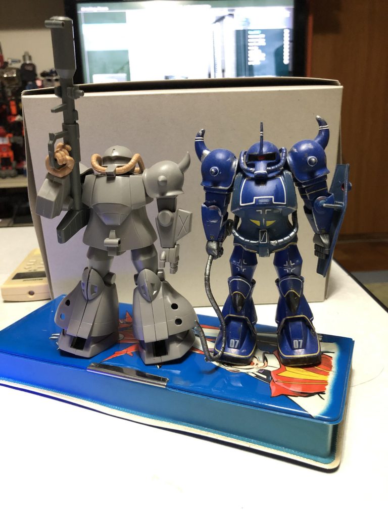 とりあえず素組み
 
過去作のグフと並べて見ました。
 
このままでも良いんですけどね。