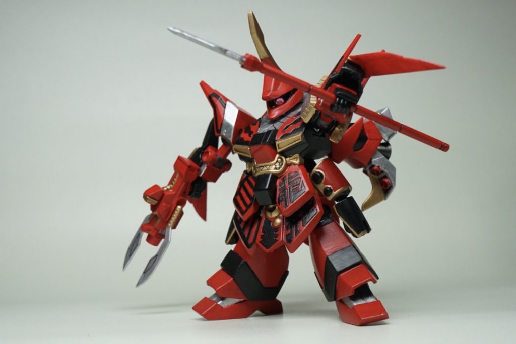 肩の可動はクロスシルエットを組み込んでいるので、胸を張ったりすぼめたりかなり動くようになりました。