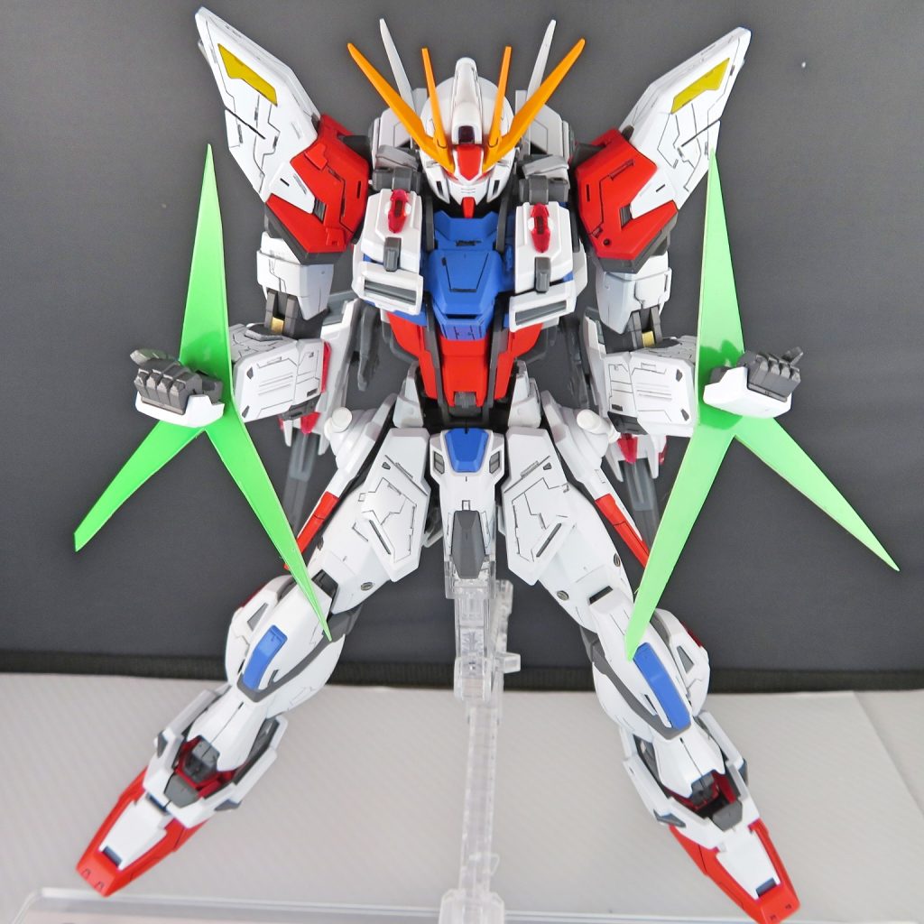 今回ビルドナックルエフェクトをプラ板から新規製作しました。
カラーは蛍光グリーン。