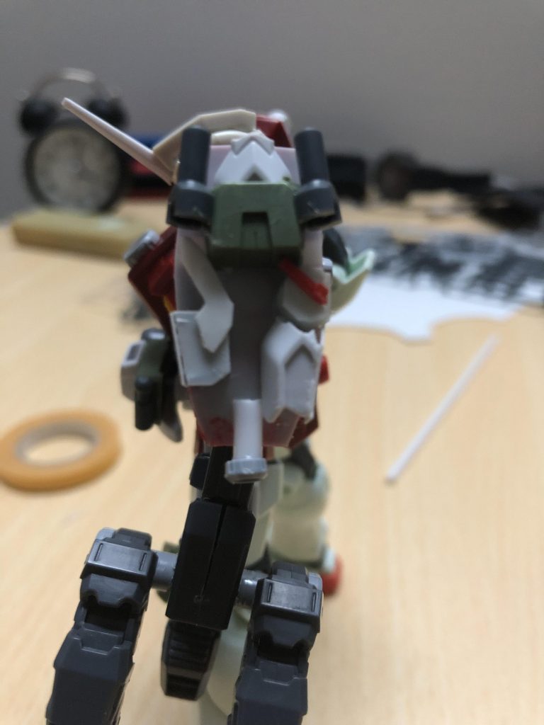 三羽鴉はバルバトスのパーツやリーオーのパーツを使って近いものを作りました。