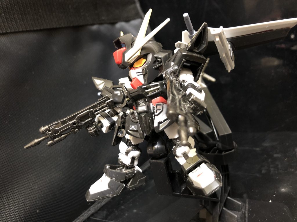 oyz「実はだね、驚かないで聞いてもらいたいんだが、ストライクノアールに可変機構を組み込んで高速移動形態をとる事が出来る様になったのだっ！！」
スウェン「...了解です。」

oyz「リアクション無しっ！！むしろコッチがビックリするわあ！」
スウェン「....。」
oyz「驚かないでほしいってのは、驚いて欲しいなって事だから！キミ、全然わかってないね！」
スウェン「.....は。」

oyz「コレは大問題だっ！私の部隊で預かって教育が必要だな。ホアキン隊長に言ってちょっと訓練をつけてあげよう。」