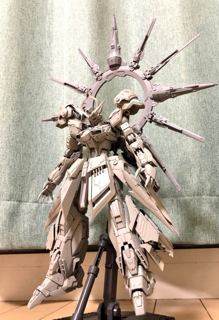 背中の輪っかはスターゲイザーのパーツをベースにプロヴィデンスのドラグーンを取り付けています。