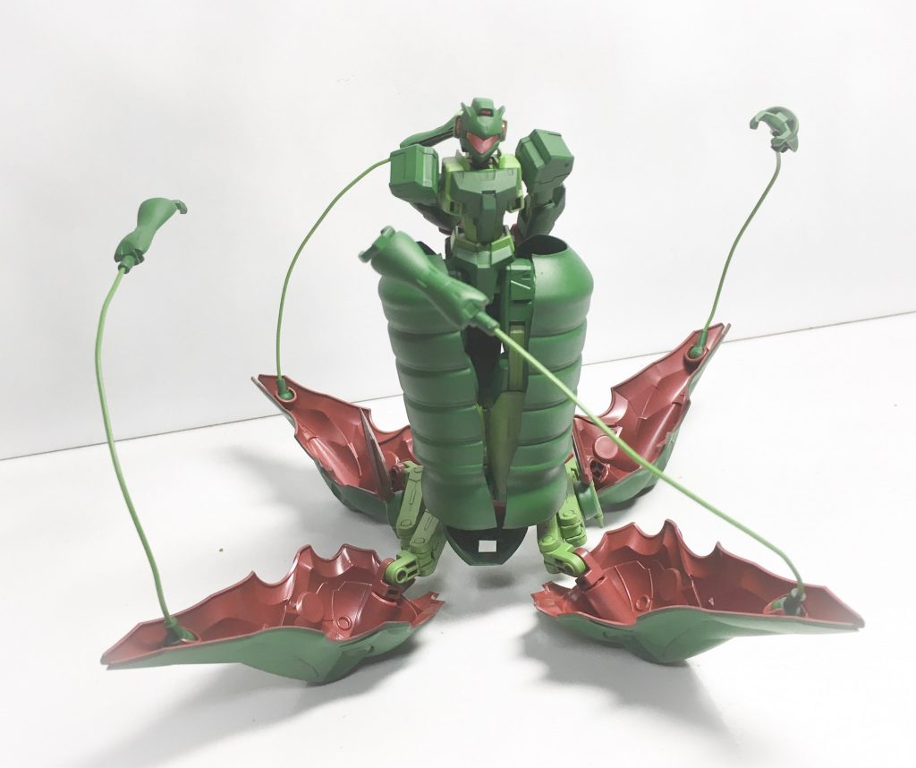 MA形態
バインダーを足先下部まで移動させスカート型装甲で脚部を覆う独特な変形
まるで花の様なそのバインダーからは有線式ビットとなったサブアームが展開されより攻撃範囲が拡大する