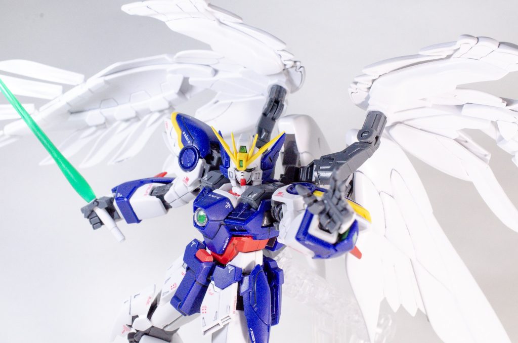 両翼の末端まで可動するので動きに表情がつきますね。