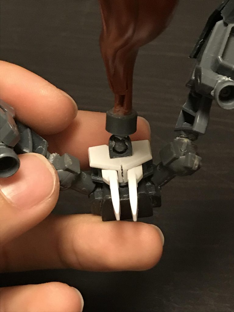 尻尾はグリグリある程度自由に可動します。