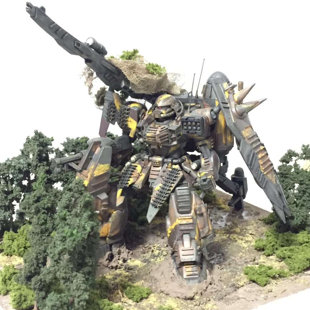 この作品を作る際、私はたまたまらいだ〜joeさんという方の作品を目にしまして、とても感銘を受けたというのを今でも思い出します。自分が目指すべきはこの人の作品なんだと心に決めて、らいだ〜joeさんが紹介していた汚し塗装を初めてこのプラモで試しました。なんでガナーザクだったかというと宇宙世紀物だと私自身が設定ありきのガチガチ思考で面白い作品が考えられなかったため、コズミック・イラのMSならわりと自由にやっちゃって良いかな〜って思ったからです^_^