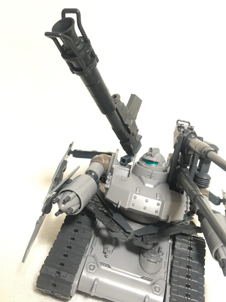 大口径無反動砲。

ビルダーズパーツ システムウェポン007のシナンジュバズーカを採用。

付属パーツで組み変えたシナンジュバズーカ。

弾倉部分はガンダムEz-SRのキャノンを拝借し改造。