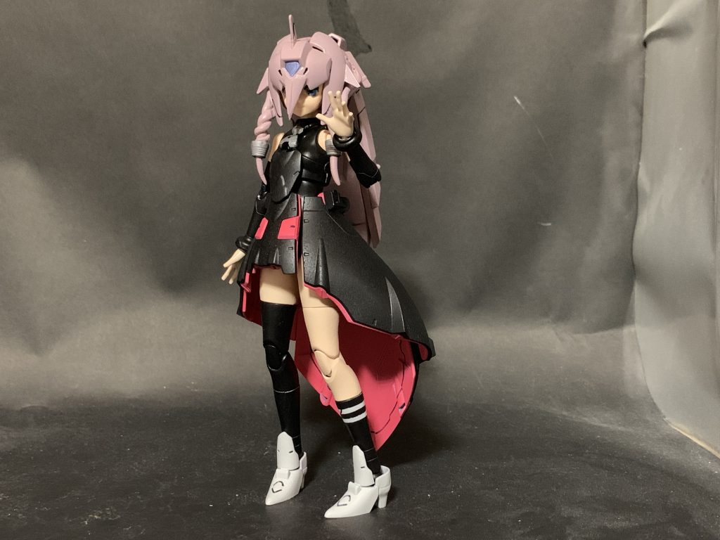 髪の干渉があるせいでポージングの幅は減ってますがそれなりに動かせます