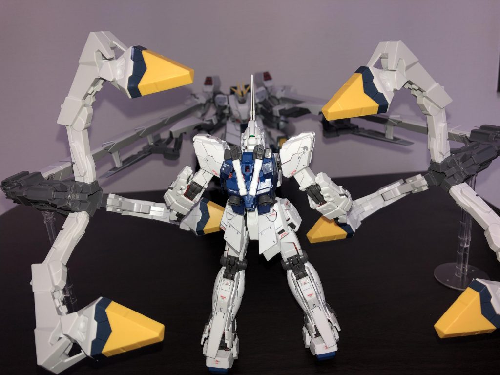 そして本命、サイコ・キャプチャー
劇中では合わせ鏡のように対面し、フェネクス(写真ではユニコーンを代用)を停止させるまで持っていきました
なかなかイカす平気だと思いますよ笑